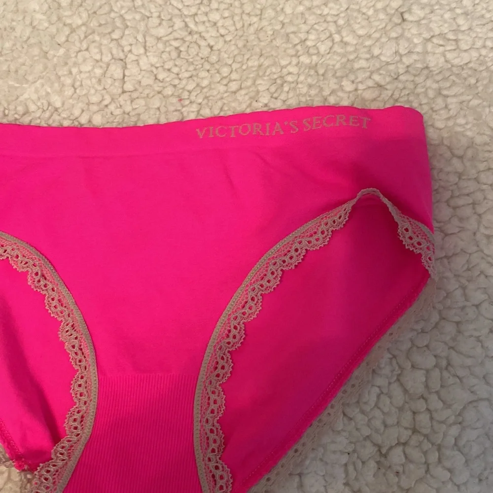 Victoria’s Secret Neon‎ Pink Hiphugger Lace Panty